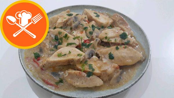 Συνταγή κοτόπουλου με σάλτσα μανιταριών χωρίς κρέμα (με βίντεο)